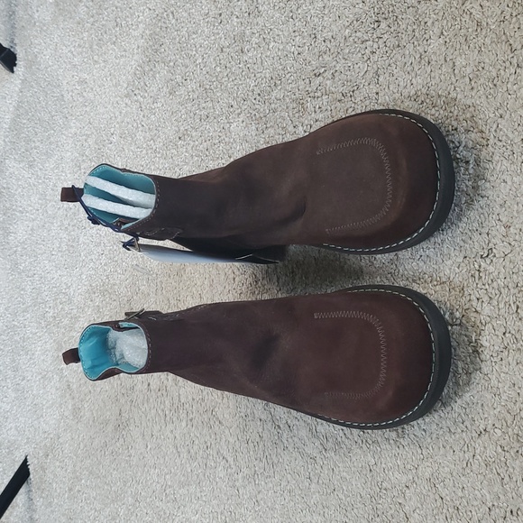 NWT GAP Kids Dark Brown Suede Boots/ Leather Upper. Size 2 - Picture 2 of 14